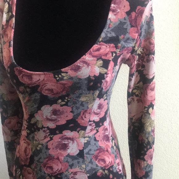 Sparkle and Fade winter Flower Dress. - Picture 4 of 7